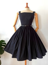 Charger l'image dans la galerie, 1950s - Gorgeous Black Cotton Dress - W25 (64cm)