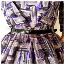 Charger l'image dans la galerie, 1950s - Stunning Purple Abstract Satin Silk Dress - W27.5 (70cm)