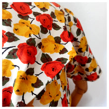 Charger l'image dans la galerie, 1950s - Stunning Autumnal Roses Cotton Dress - W27 (68cm)