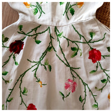 Charger l'image dans la galerie, 1950s - Fabulous Petite Roses Embroidery Dress - W24 (62cm)