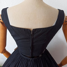 Charger l'image dans la galerie, 1950s - Gorgeous Black Cotton Dress - W25 (64cm)