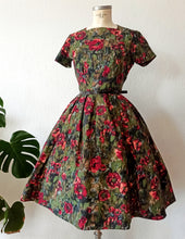 Charger l'image dans la galerie, 1950s - Stunning Autumnal Poppies Garden Dress - W27 (68cm)