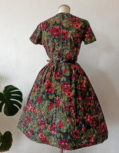 Charger l'image dans la galerie, 1950s - Stunning Autumnal Poppies Garden Dress - W27 (68cm)