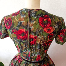 Charger l'image dans la galerie, 1950s - Stunning Autumnal Poppies Garden Dress - W27 (68cm)