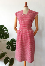 Cargar imagen en el visor de la galería, 1940s 1950s - Lovely Red Stripes Cotton Dress  - W27.5 (70cm)