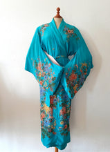 Laden Sie das Bild in den Galerie-Viewer, VTG - Exquisite Pure Silk Japanese Hairo Kimono