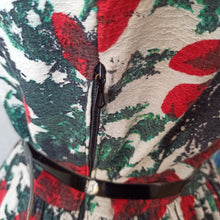 Charger l'image dans la galerie, 1950s 1960s - Stunning Red Abstract Roses Dress - W28 (72cm)