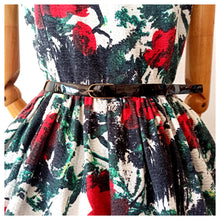 Charger l'image dans la galerie, 1950s 1960s - Stunning Red Abstract Roses Dress - W28 (72cm)