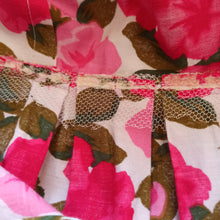Charger l'image dans la galerie, 1950s - Stunning & Adorable Floral Cotton Dress - W26 (66cm)