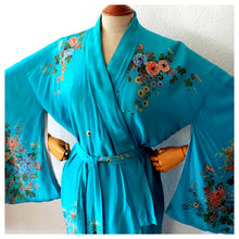 Laden Sie das Bild in den Galerie-Viewer, VTG - Exquisite Pure Silk Japanese Hairo Kimono