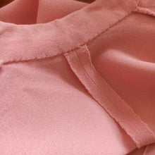 Cargar imagen en el visor de la galería, 1940s - PARIS - WWII Clover Emblem Buttons Pink Crepe Jacket - W27 (68cm)