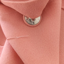 Cargar imagen en el visor de la galería, 1940s - PARIS - WWII Clover Emblem Buttons Pink Crepe Jacket - W27 (68cm)