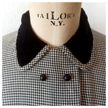Cargar imagen en el visor de la galería, 1940s 1950s - Superb Gab Wool Houndstooth Dress - W35 (88cm)