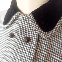 Cargar imagen en el visor de la galería, 1940s 1950s - Superb Gab Wool Houndstooth Dress - W35 (88cm)