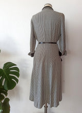 Cargar imagen en el visor de la galería, 1940s 1950s - Superb Gab Wool Houndstooth Dress - W35 (88cm)