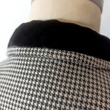 Cargar imagen en el visor de la galería, 1940s 1950s - Superb Gab Wool Houndstooth Dress - W35 (88cm)