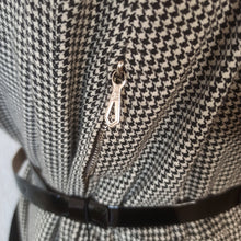 Cargar imagen en el visor de la galería, 1940s 1950s - Superb Gab Wool Houndstooth Dress - W35 (88cm)