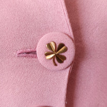 Cargar imagen en el visor de la galería, 1940s - PARIS - WWII Clover Emblem Buttons Pink Crepe Jacket - W27 (68cm)