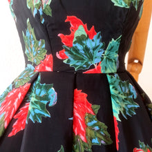 Charger l'image dans la galerie, 1950s - Stunning Black Autumn Leaves Couture Dress - W24 (60cm)