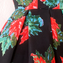 Charger l'image dans la galerie, 1950s - Stunning Black Autumn Leaves Couture Dress - W24 (60cm)