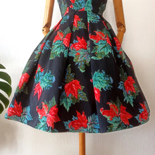 Charger l'image dans la galerie, 1950s - Stunning Black Autumn Leaves Couture Dress - W24 (60cm)
