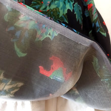 Charger l'image dans la galerie, 1950s - Stunning Black Autumn Leaves Couture Dress - W24 (60cm)