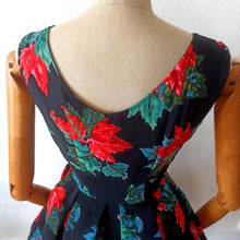 Charger l'image dans la galerie, 1950s - Stunning Black Autumn Leaves Couture Dress - W24 (60cm)