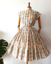 Charger l'image dans la galerie, 1950s - Marie Bonheur, Paris - Adorable Aumnal Floralprint Dress - W25 (64cm)