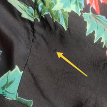 Charger l'image dans la galerie, 1950s - Stunning Black Autumn Leaves Couture Dress - W24 (60cm)