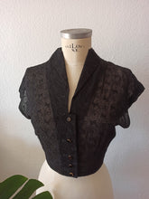 Cargar imagen en el visor de la galería, 1940s - Like New! - Delicious Embroidery Sheer Top - W28 (70cm)