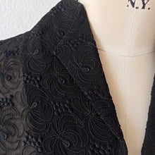 Cargar imagen en el visor de la galería, 1940s - Like New! - Delicious Embroidery Sheer Top - W28 (70cm)