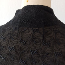 Cargar imagen en el visor de la galería, 1940s - Like New! - Delicious Embroidery Sheer Top - W28 (70cm)