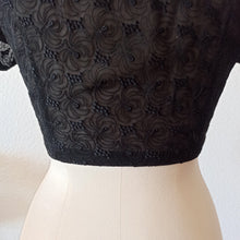 Cargar imagen en el visor de la galería, 1940s - Like New! - Delicious Embroidery Sheer Top - W28 (70cm)