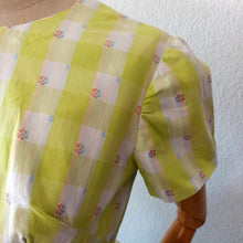 Charger l'image dans la galerie, 1950s - Gorgeous Lime Plaid Cotton Dress - W27 (68cm)