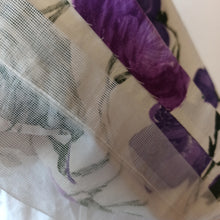 Charger l'image dans la galerie, 1950s - Stunning Purple Roses Cotton Dress - W26 (66cm)