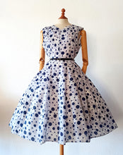 Charger l'image dans la galerie, 1950s - Stunning Abstract Dots Dress - W29 (74cm)