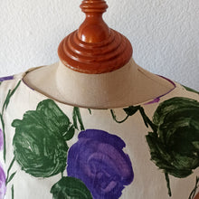 Charger l'image dans la galerie, 1950s - Stunning Purple Roses Cotton Dress - W26 (66cm)