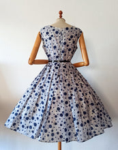 Charger l'image dans la galerie, 1950s - Stunning Abstract Dots Dress - W29 (74cm)