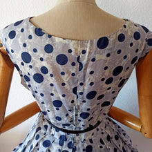 Charger l'image dans la galerie, 1950s - Stunning Abstract Dots Dress - W29 (74cm)