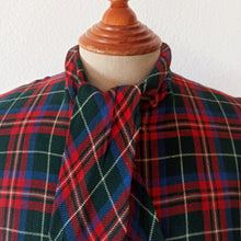 Cargar imagen en el visor de la galería, 1950s 1960s - Adorable Tartan Tie Neck Flannel Dress - W26 (66cm)
