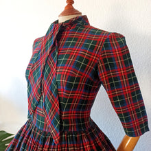 Cargar imagen en el visor de la galería, 1950s 1960s - Adorable Tartan Tie Neck Flannel Dress - W26 (66cm)