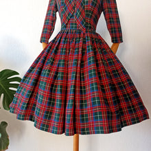 Cargar imagen en el visor de la galería, 1950s 1960s - Adorable Tartan Tie Neck Flannel Dress - W26 (66cm)