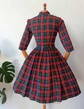 Cargar imagen en el visor de la galería, 1950s 1960s - Adorable Tartan Tie Neck Flannel Dress - W26 (66cm)
