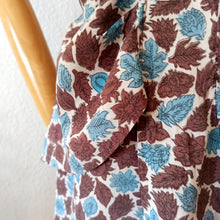 Cargar imagen en el visor de la galería, 1940s - Exquisite Peplum Ceramic Buttons Rayon Dress - W28.5 (72cm)