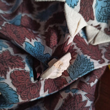 Cargar imagen en el visor de la galería, 1940s - Exquisite Peplum Ceramic Buttons Rayon Dress - W28.5 (72cm)