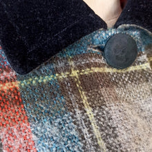 Load image into Gallery viewer, 1960s - FLORIANE/LEVI HASS, Paris - Elegant Tartan Wool Cape