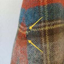 Load image into Gallery viewer, 1960s - FLORIANE/LEVI HASS, Paris - Elegant Tartan Wool Cape