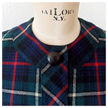 Charger l'image dans la galerie, 1960s - Elegant Tartan Wool Belted Dress - W33 (84cm)