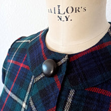 Charger l'image dans la galerie, 1960s - Elegant Tartan Wool Belted Dress - W33 (84cm)