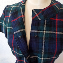 Charger l'image dans la galerie, 1960s - Elegant Tartan Wool Belted Dress - W33 (84cm)